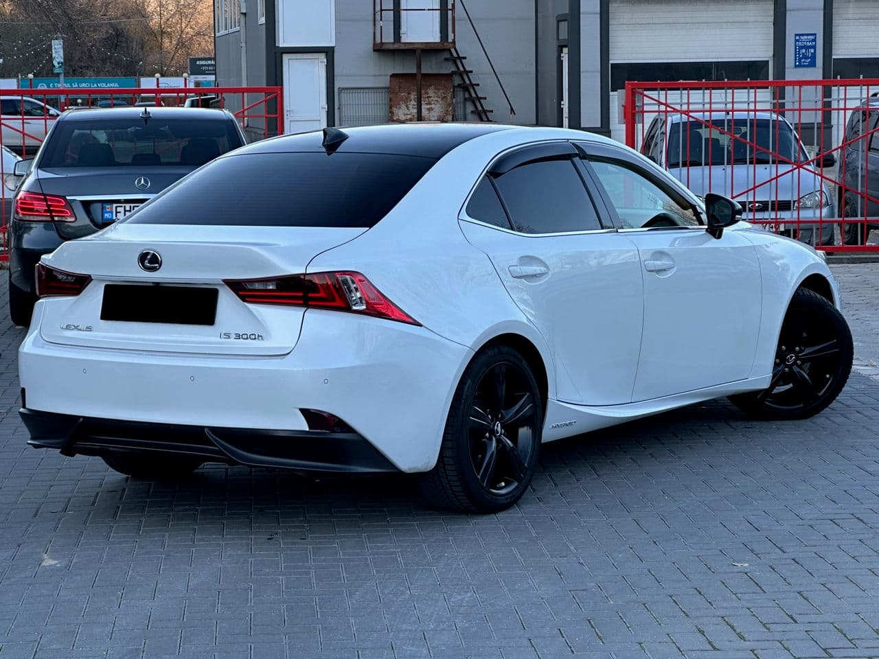 Lexus IS 300h 2014 — Миниатюра 3