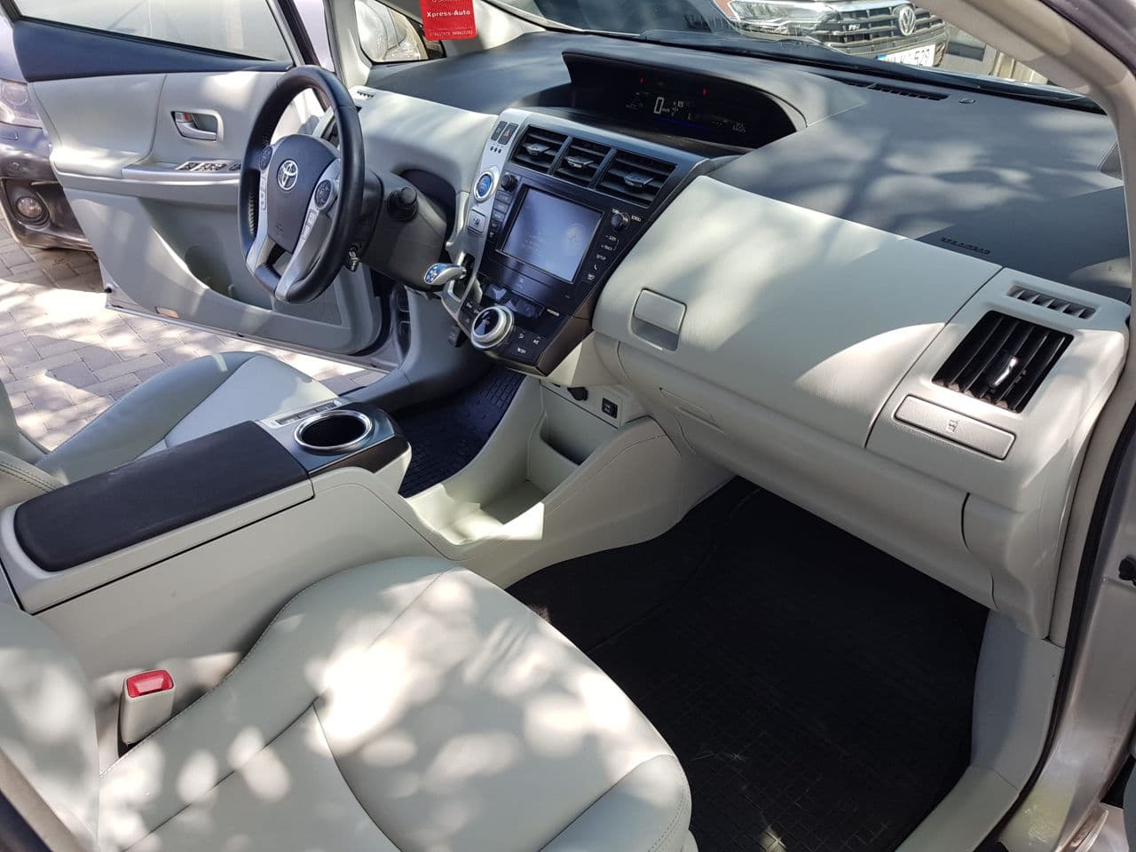 Toyota Prius Plus / V 2014 — Миниатюра 16