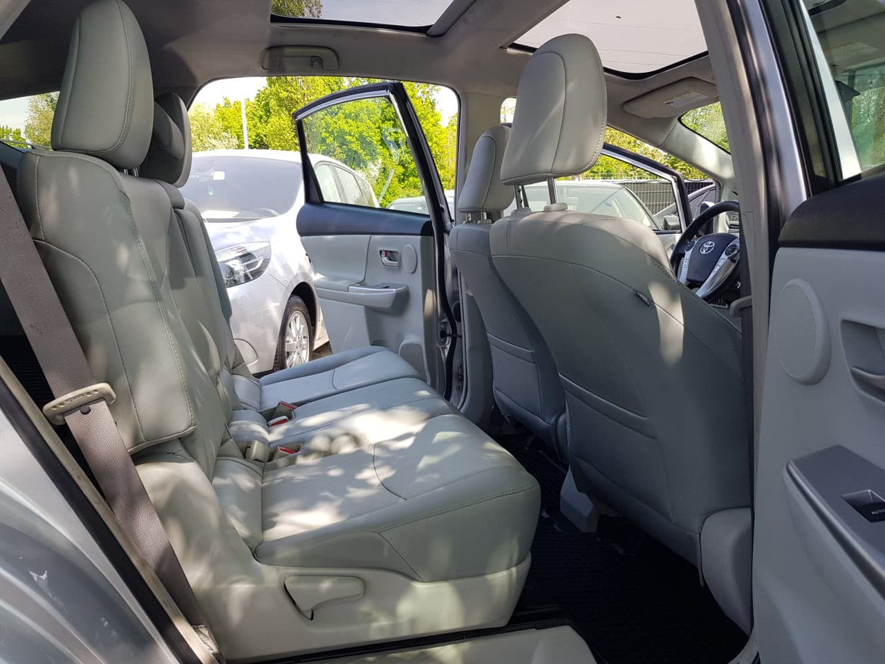 Toyota Prius Plus / V 2014 — Миниатюра 14