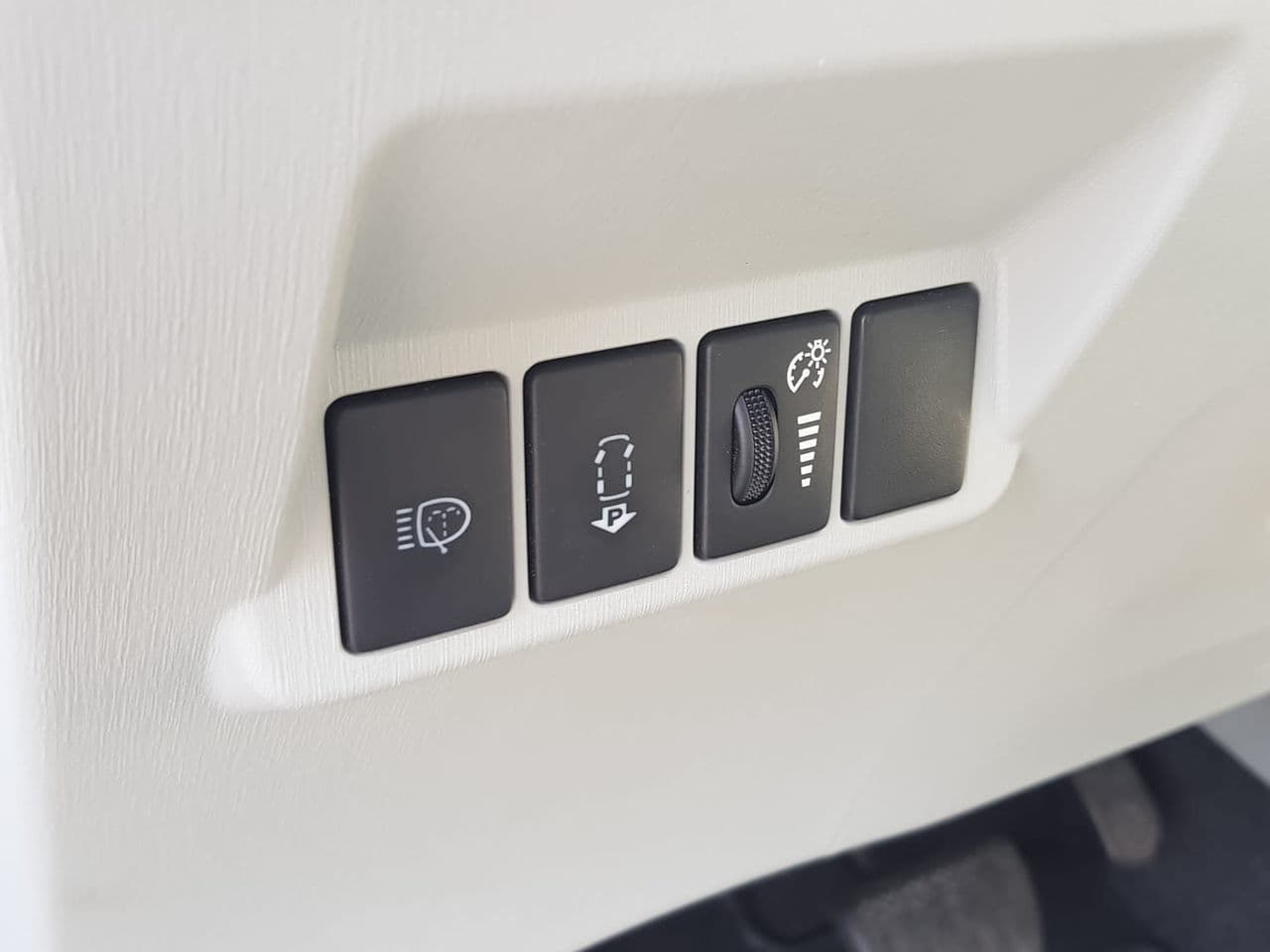 Toyota Prius Plus / V 2014 — Миниатюра 8