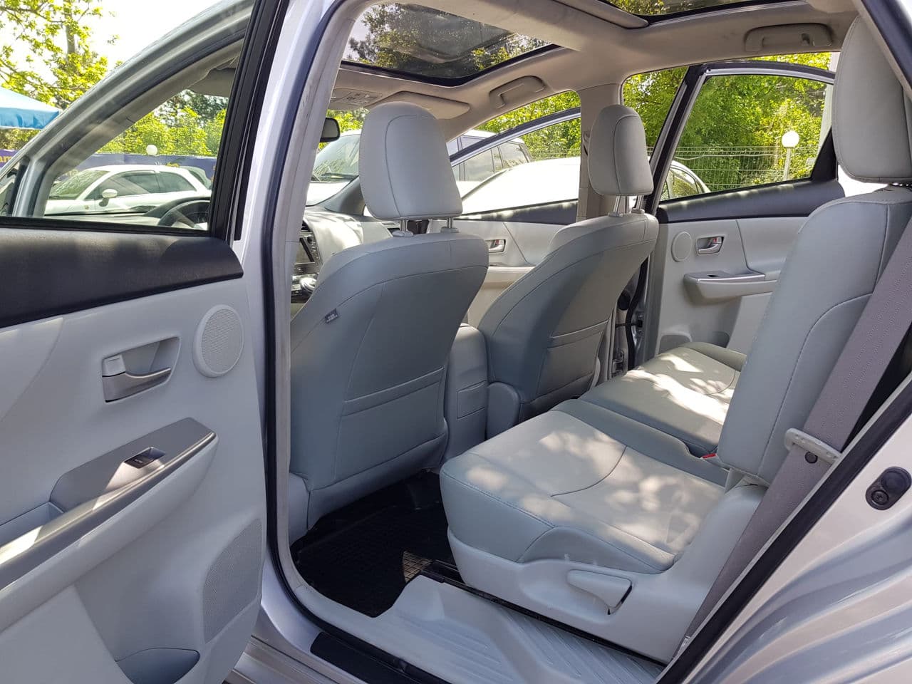 Toyota Prius Plus / V 2014 — Миниатюра 15