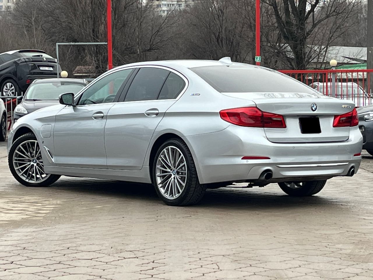 BMW 530e 2018 — Миниатюра 3