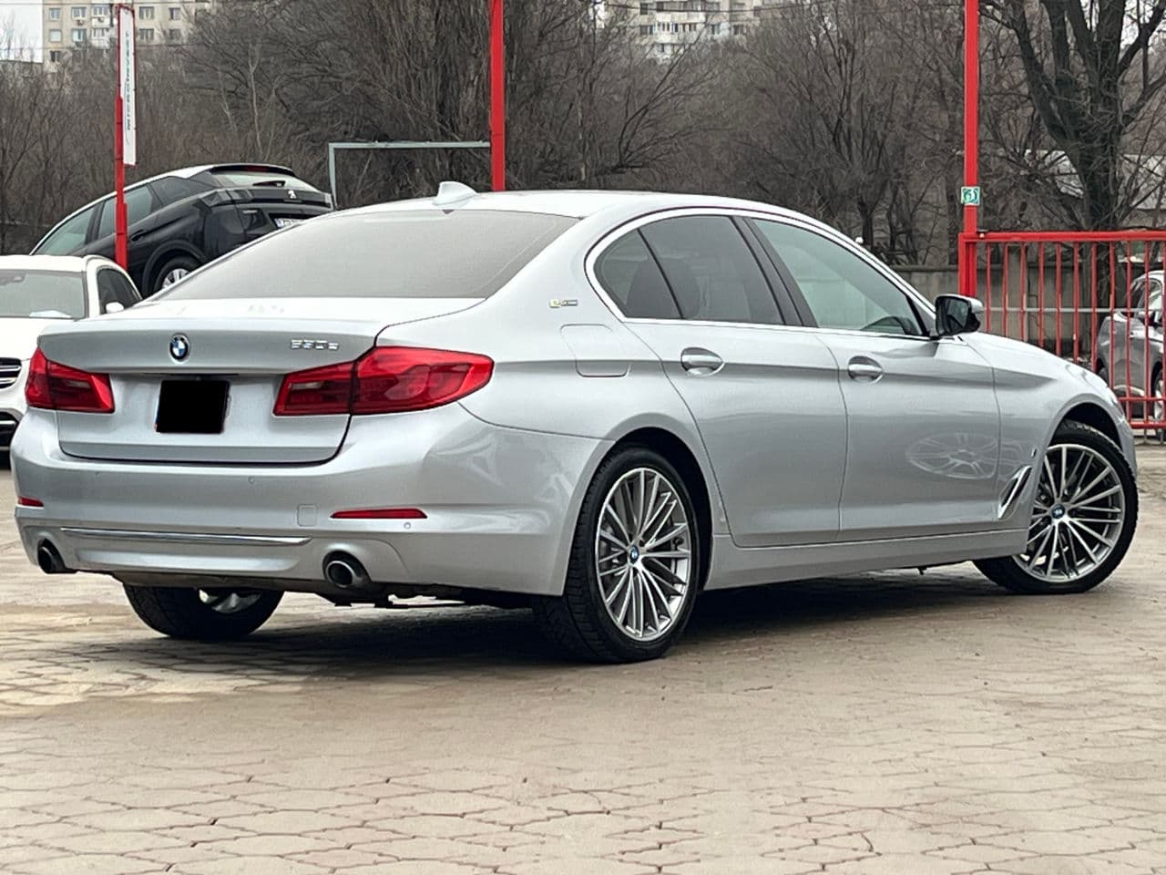 BMW 530e 2018 — Миниатюра 2