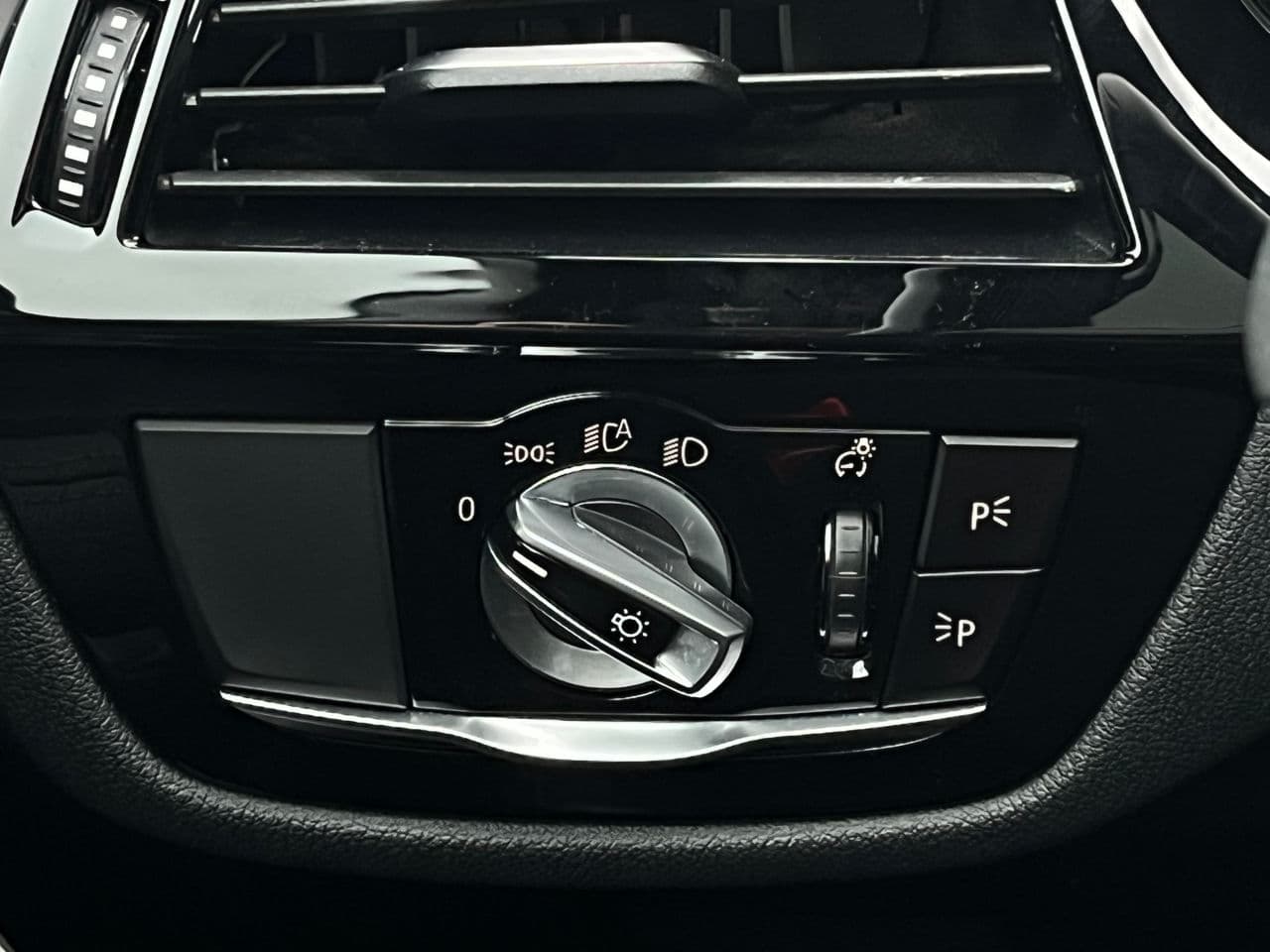 BMW 530e 2018 — Миниатюра 11