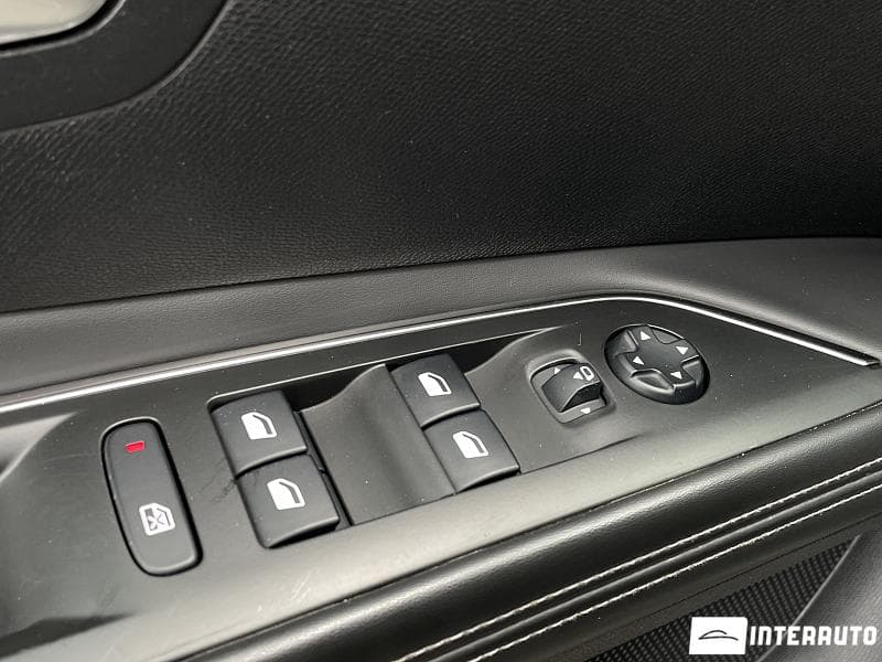 2017 Peugeot 3008 — Miniatură 16