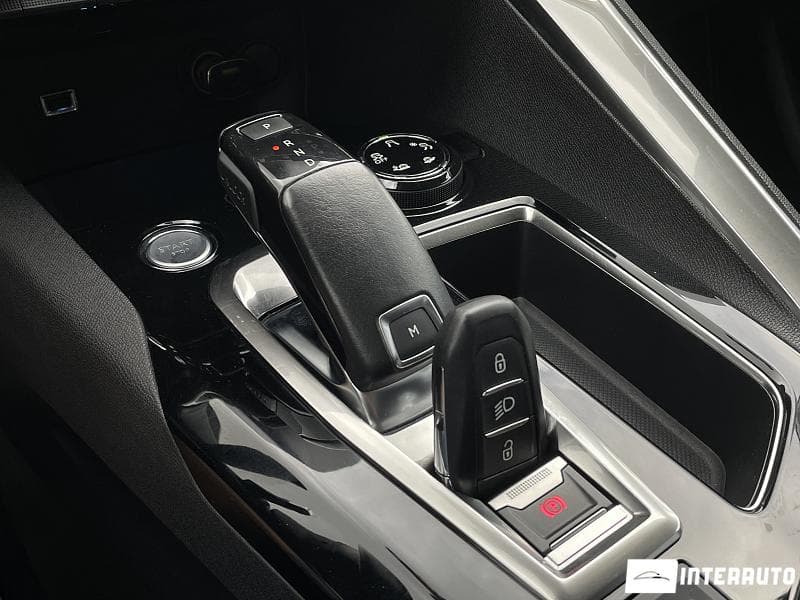 2017 Peugeot 3008 — Miniatură 12