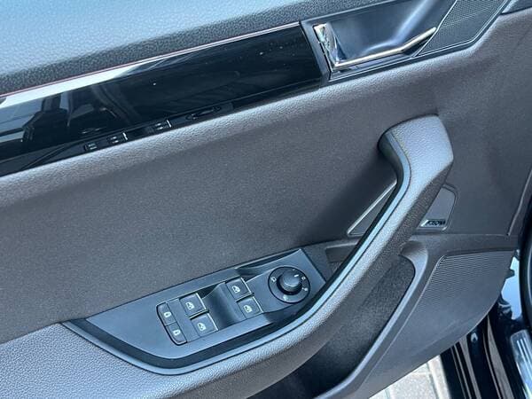 2018 Skoda Superb — Miniatură 18
