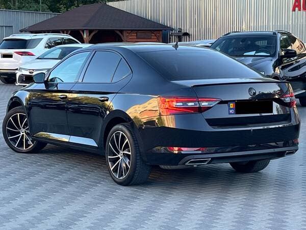 2018 Skoda Superb — Miniatură 4
