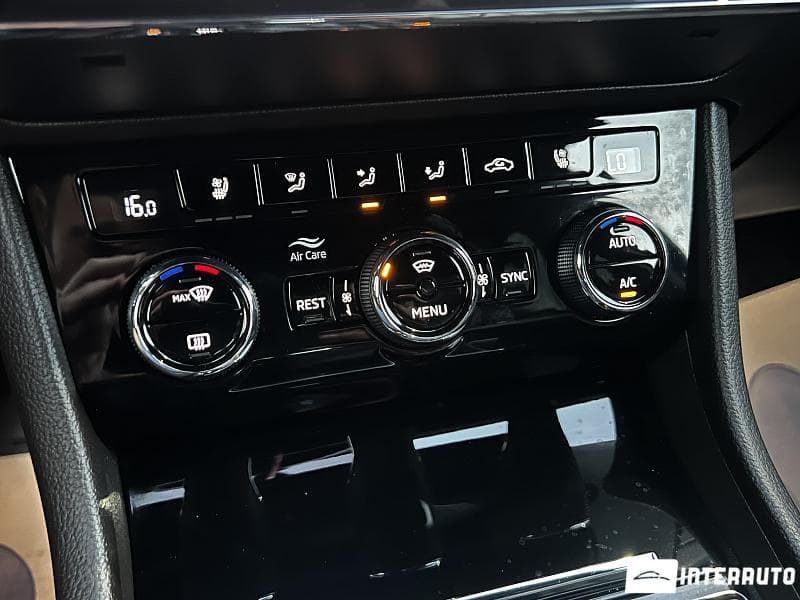 2018 Skoda Superb — Miniatură 11