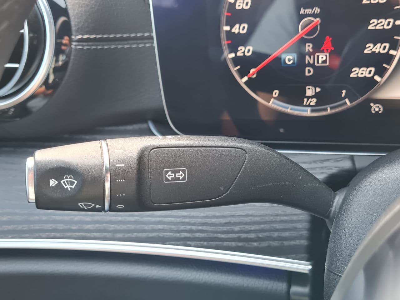 Mercedes E 220 2019 — Миниатюра 12