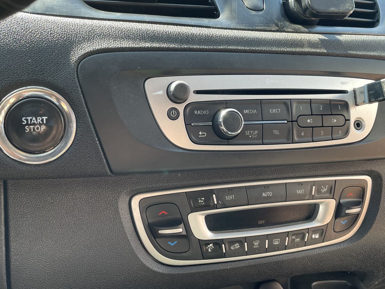 Renault Grand Scenic 2013 — Миниатюра 13