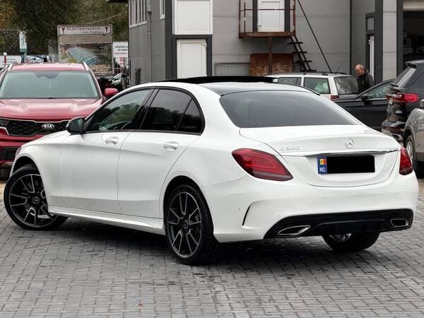 Mercedes C 300 2018 — Миниатюра 4