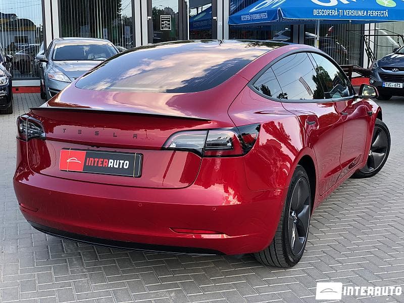 2018 Tesla Model 3 — Miniatură 3