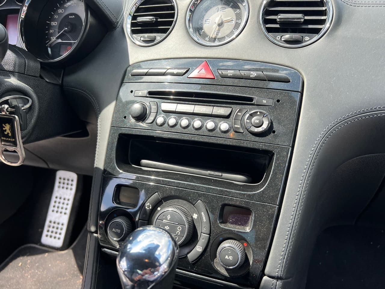 Peugeot RCZ 2012 — Миниатюра 12
