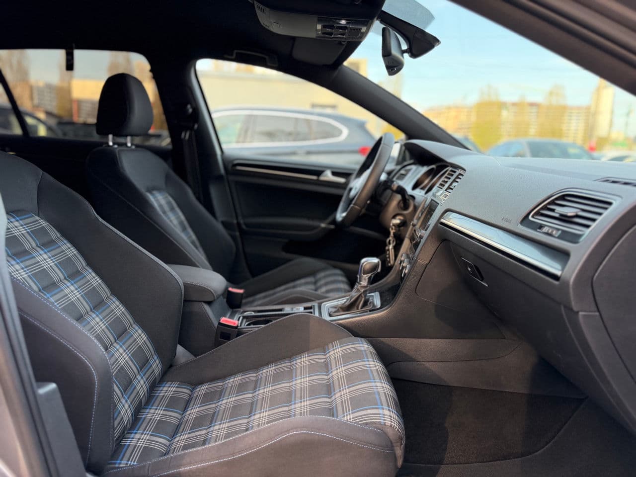 Volkswagen Golf GTE 2015 — Миниатюра 17