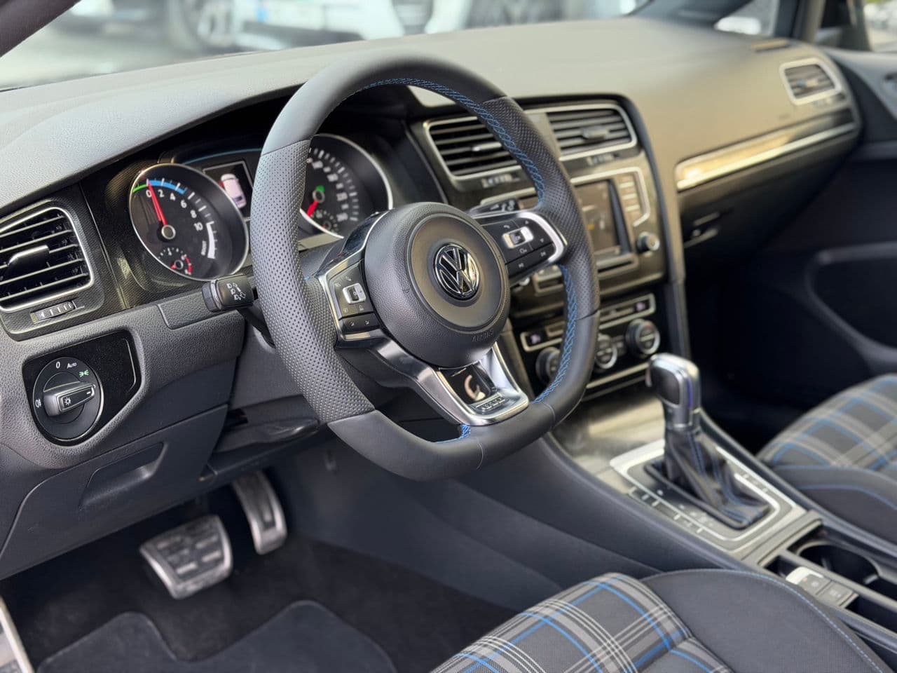 Volkswagen Golf GTE 2015 — Миниатюра 8