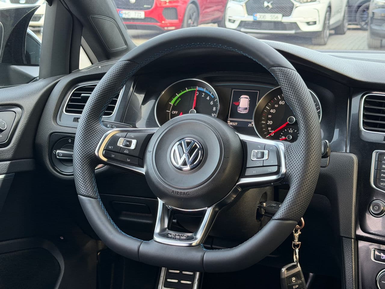 Volkswagen Golf GTE 2015 — Миниатюра 10