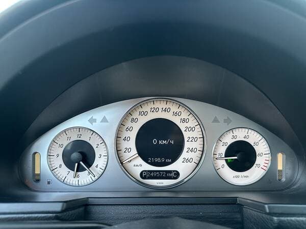 2008 Mercedes E 200 — Miniatură 9