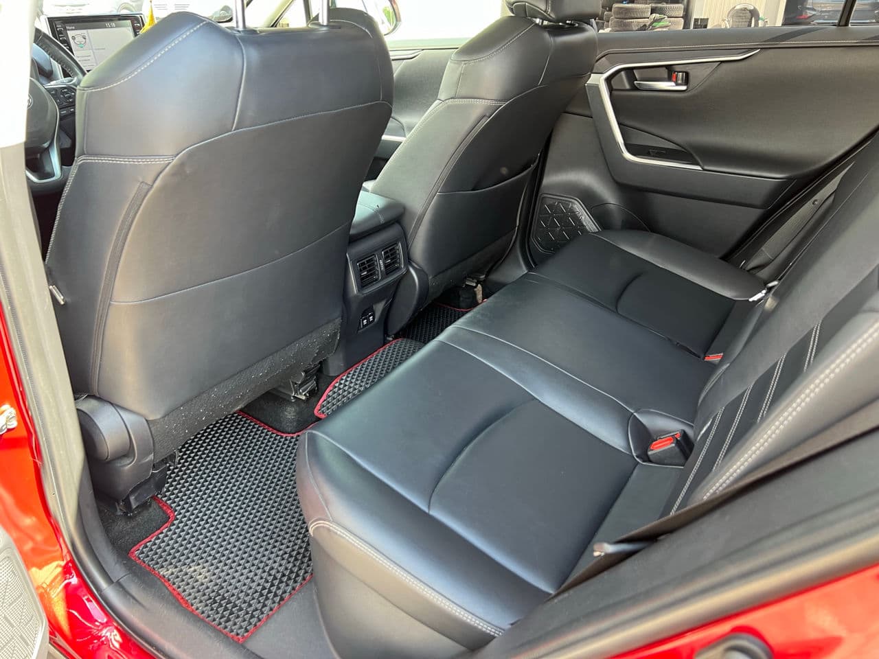 Toyota Rav-4 2018 — Миниатюра 22