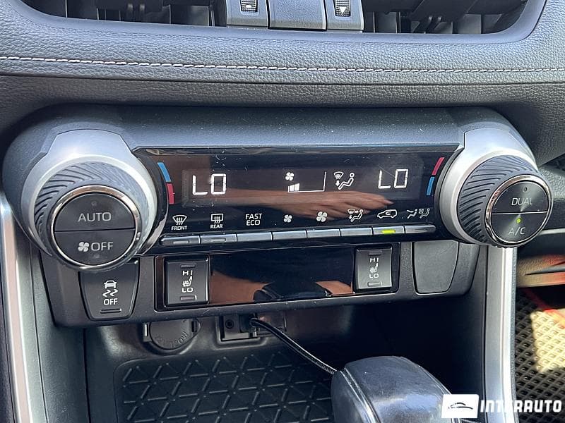 Toyota Rav-4 2018 — Миниатюра 18