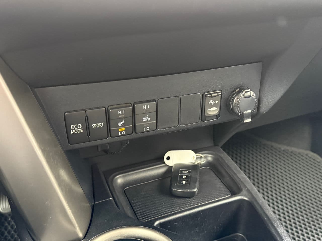 Toyota Rav-4 2015 — Миниатюра 15