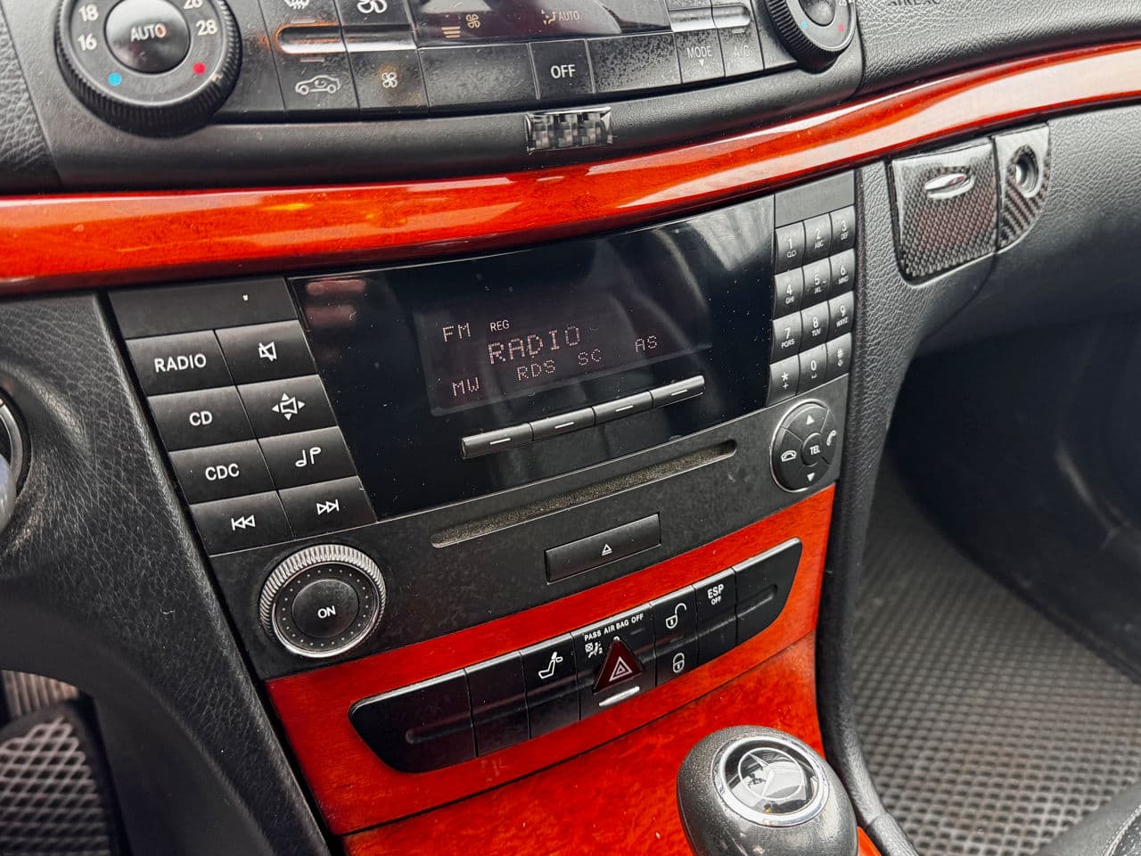 Mercedes E 200 2007 — Миниатюра 10