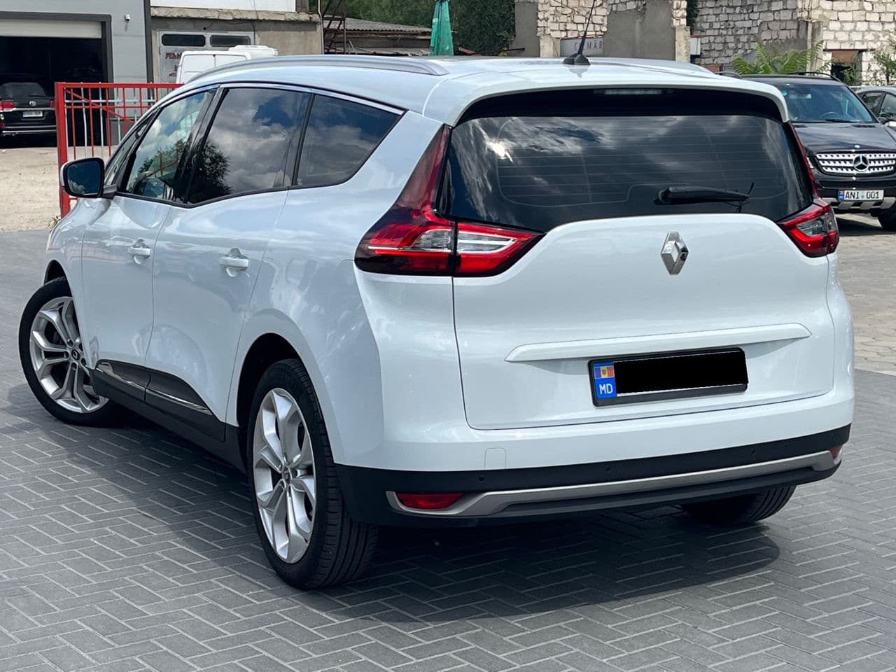Renault Grand Scenic 2017 — Миниатюра 2