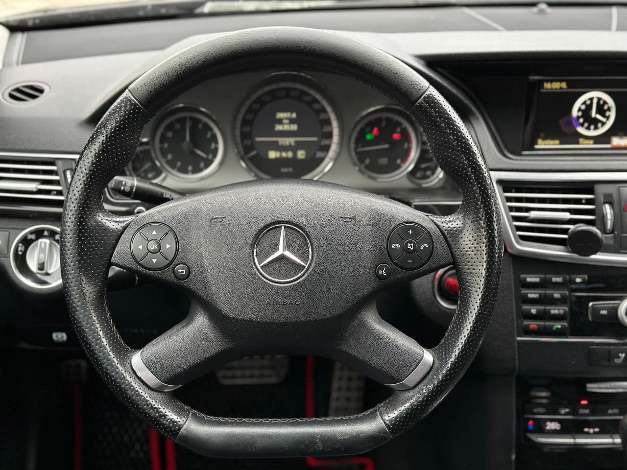 Mercedes E 220 2009 — Миниатюра 11
