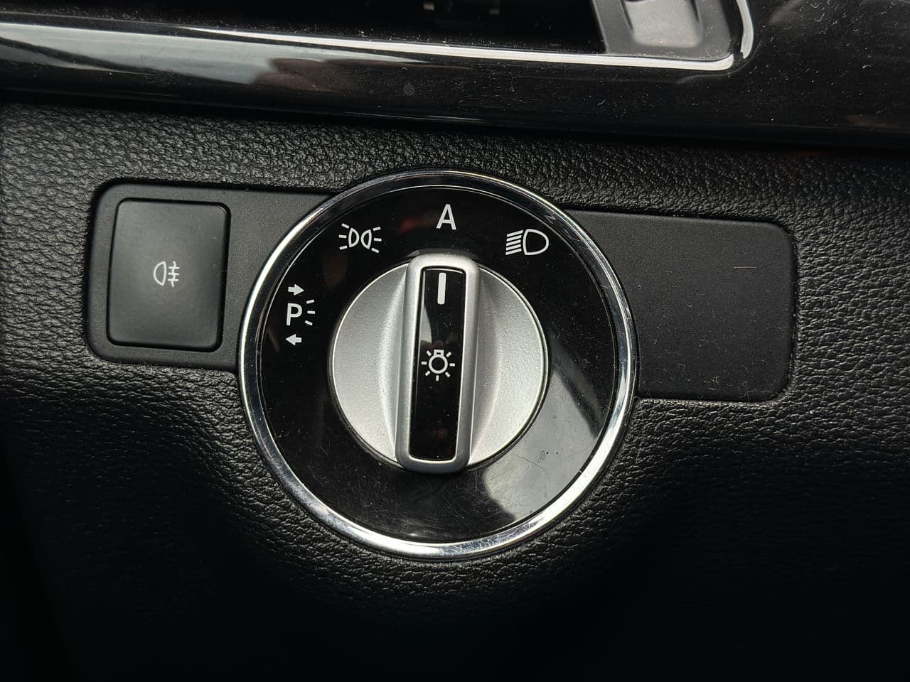 Mercedes E 220 2009 — Миниатюра 9