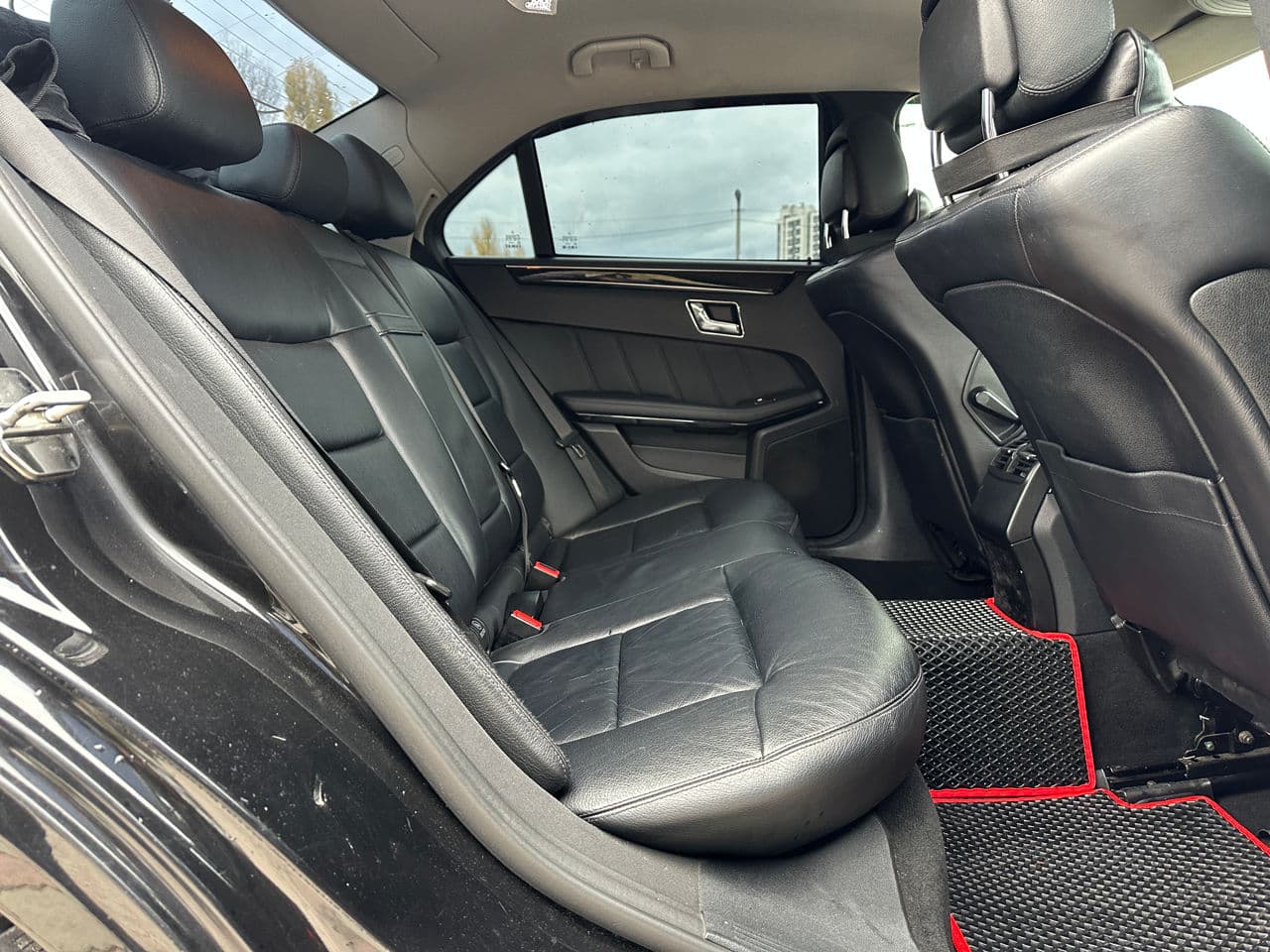 Mercedes E 220 2009 — Миниатюра 16