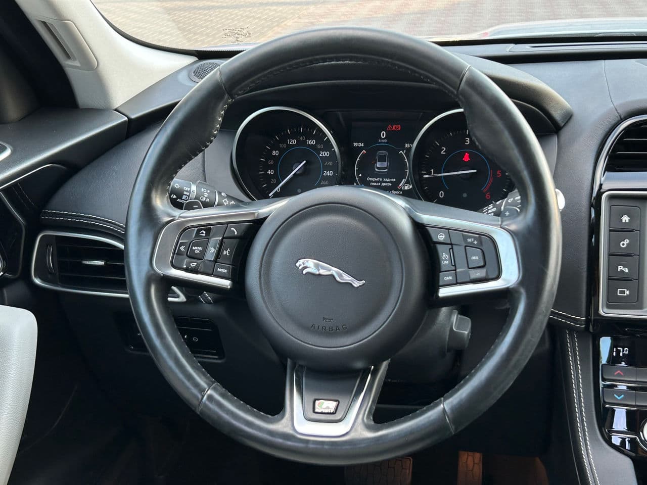 Jaguar F-Pace 2016 — Миниатюра 12