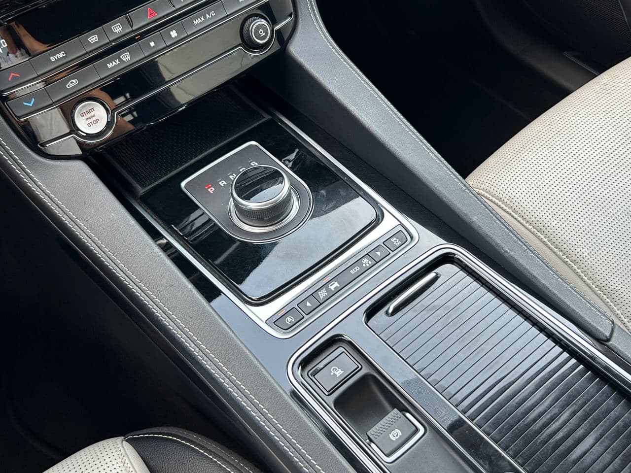 Jaguar F-Pace 2016 — Миниатюра 15