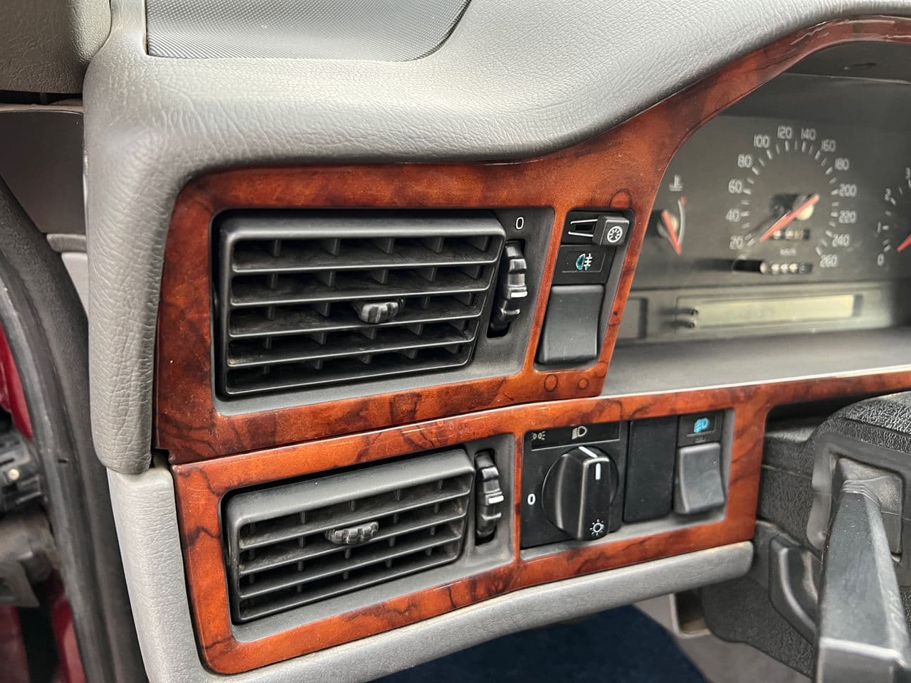 Volvo 850 1994 — Миниатюра 10