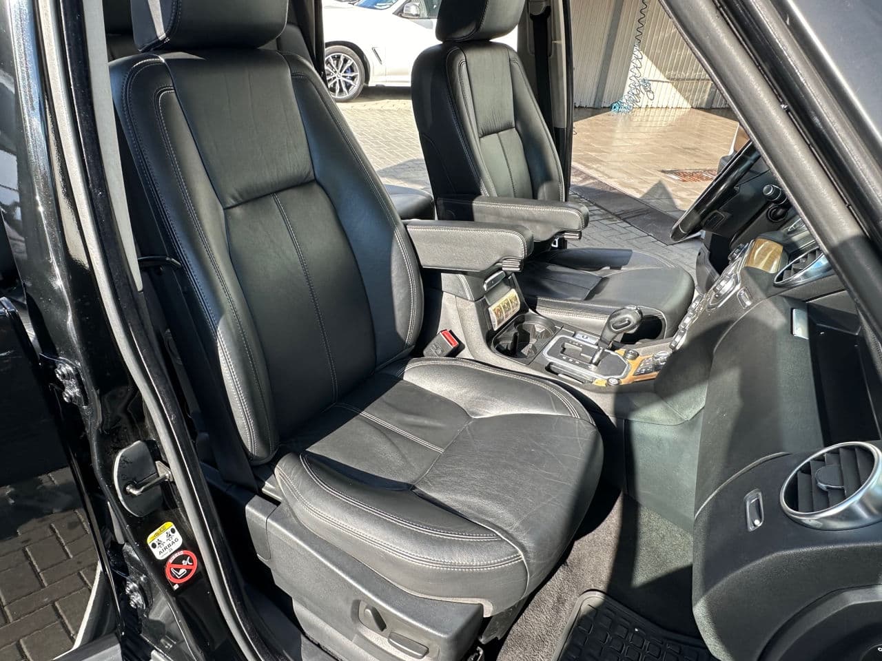 Land Rover Discovery 2012 — Миниатюра 5