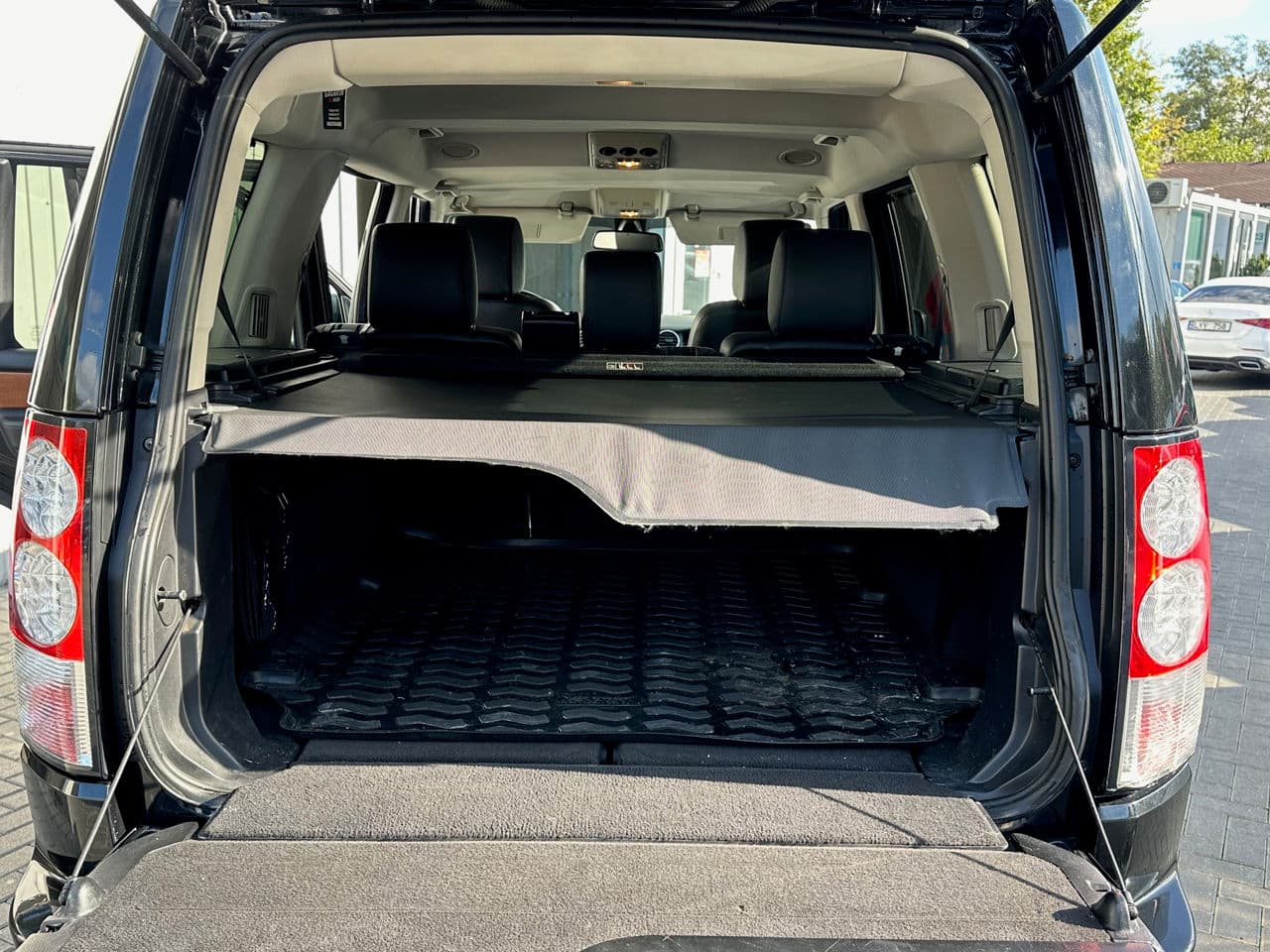 Land Rover Discovery 2012 — Миниатюра 21