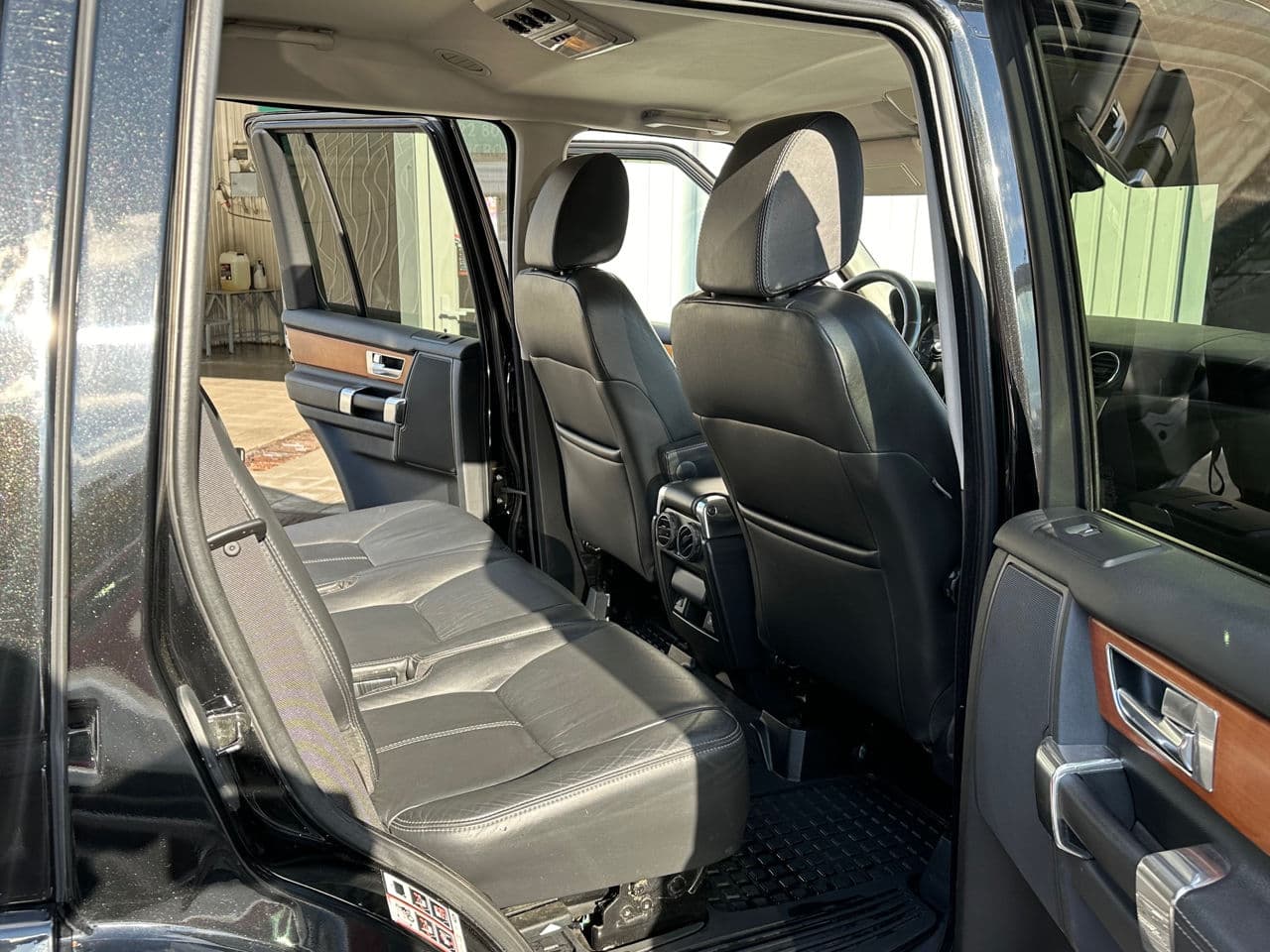 Land Rover Discovery 2012 — Миниатюра 20