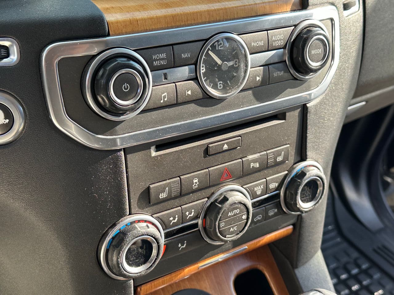 Land Rover Discovery 2012 — Миниатюра 11