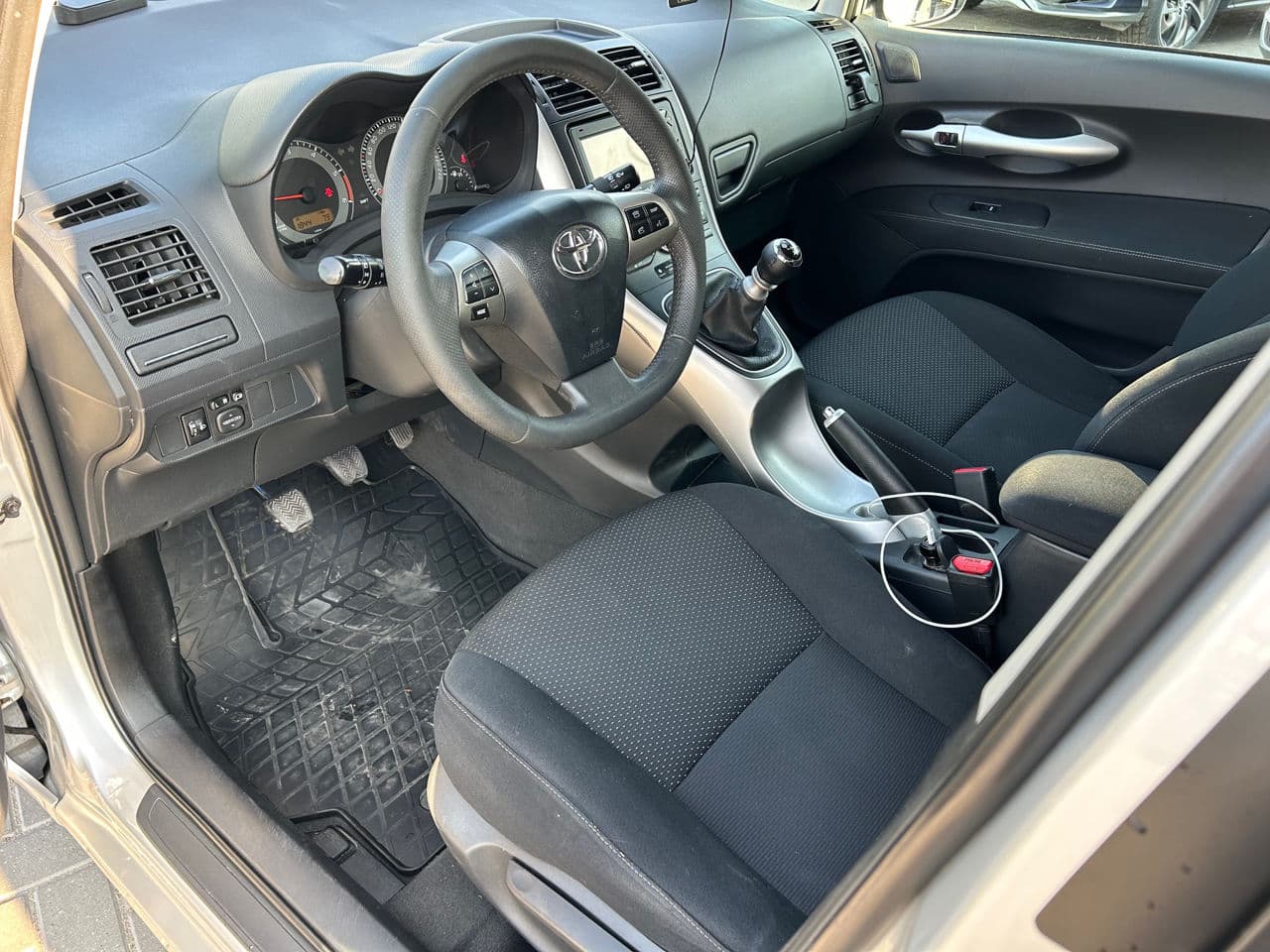 Toyota Auris 2012 — Миниатюра 5