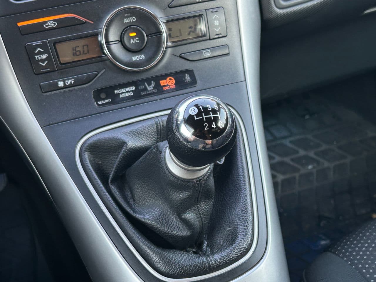 Toyota Auris 2012 — Миниатюра 13