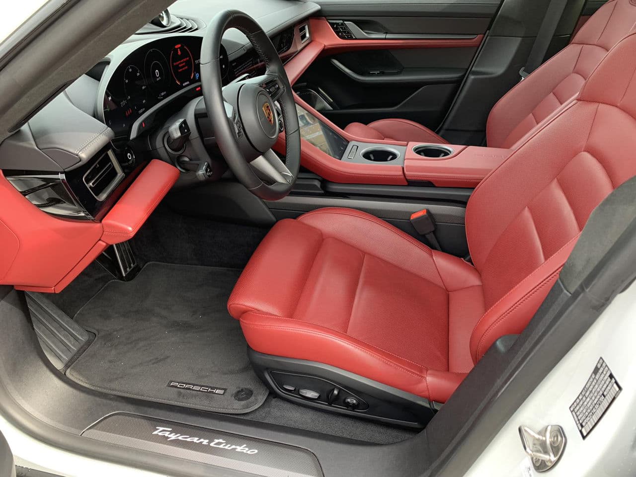 Porsche Taycan Turbo 2020 — Миниатюра 6