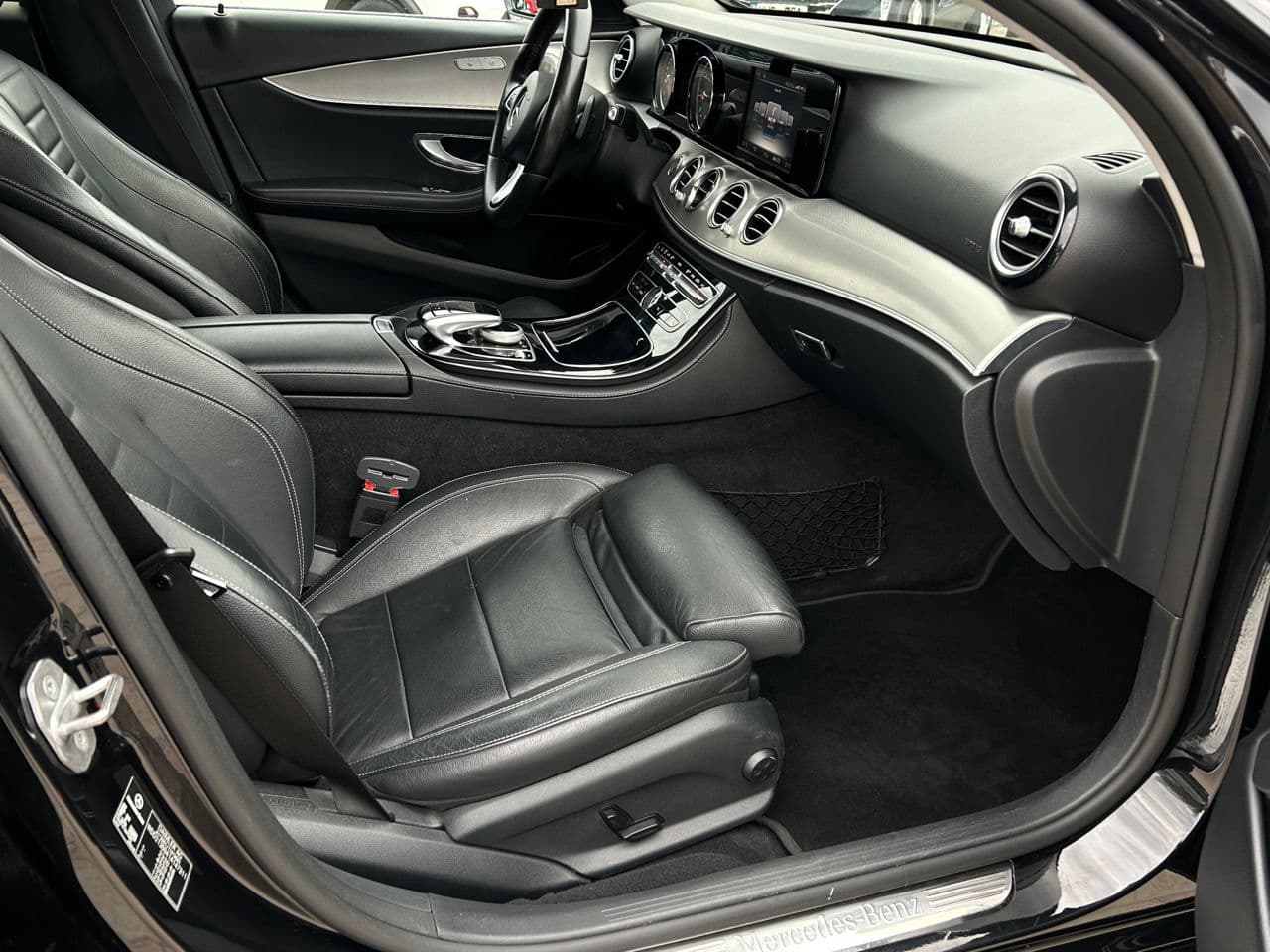 Mercedes E 220 2016 — Миниатюра 15