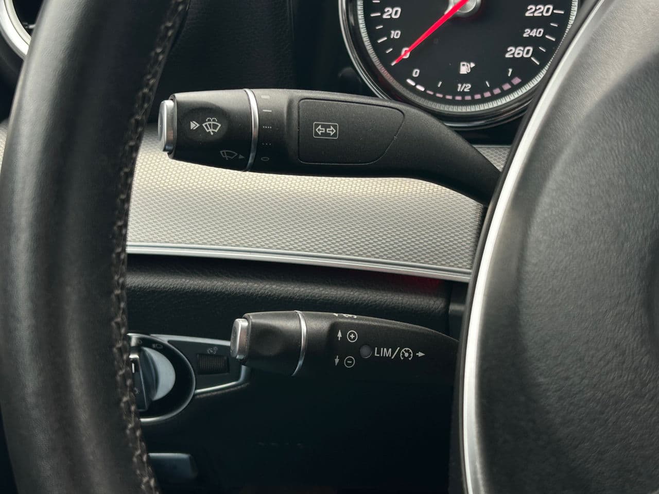 Mercedes E 220 2016 — Миниатюра 9
