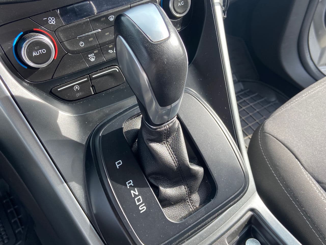 Ford Kuga 2017 — Миниатюра 12