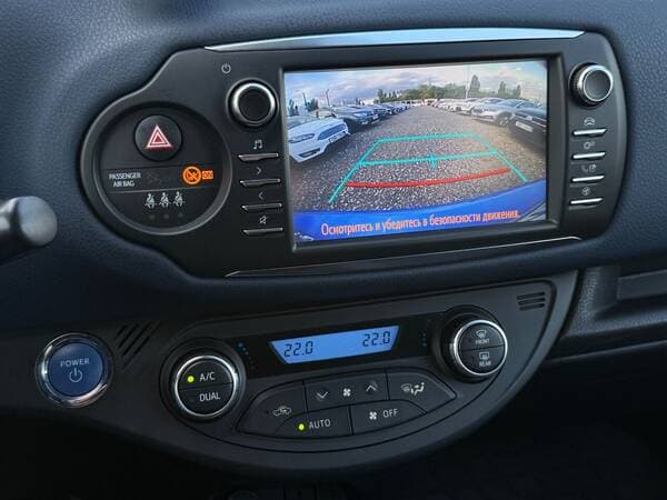 2018 Toyota Yaris — Miniatură 6