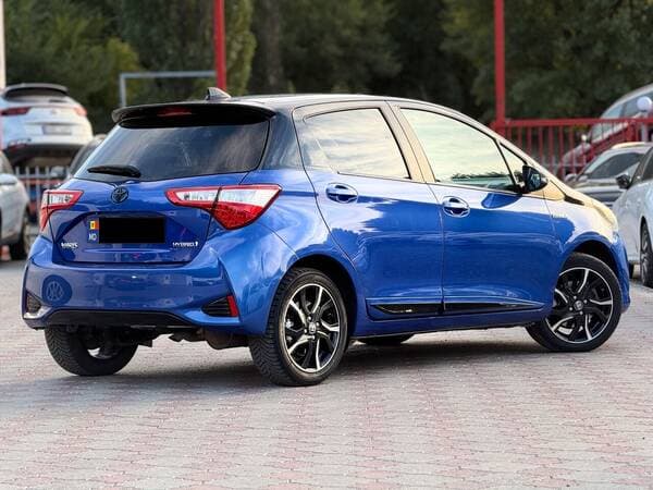 2018 Toyota Yaris — Miniatură 3