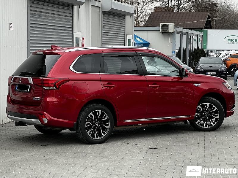 2018 Mitsubishi Outlander — Miniatură 3