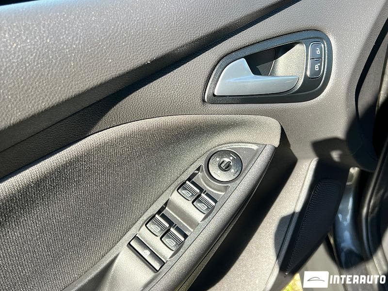 2015 Ford Focus — Miniatură 17