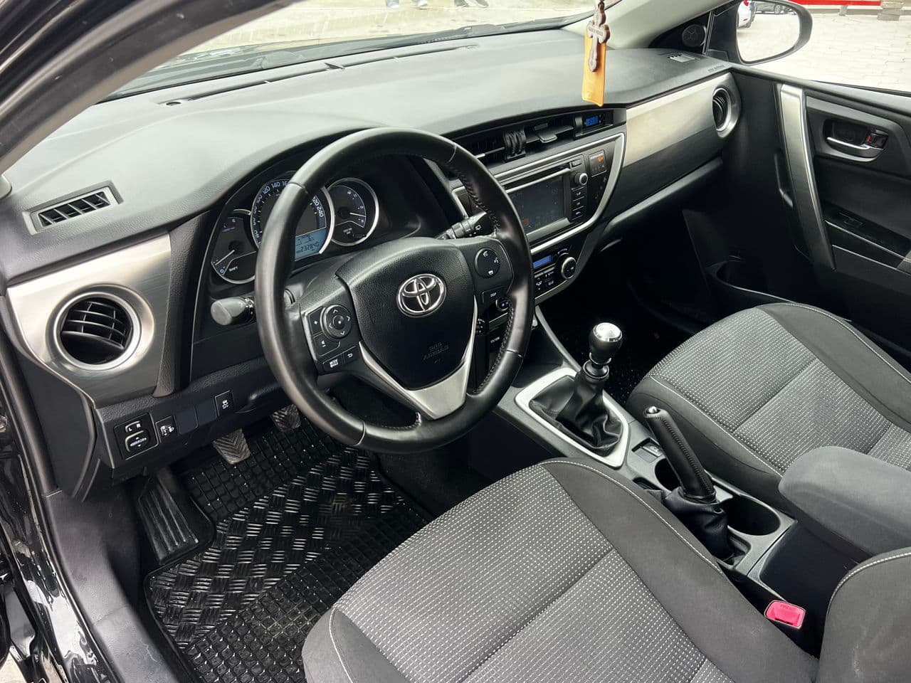 Toyota Auris 2013 — Миниатюра 5