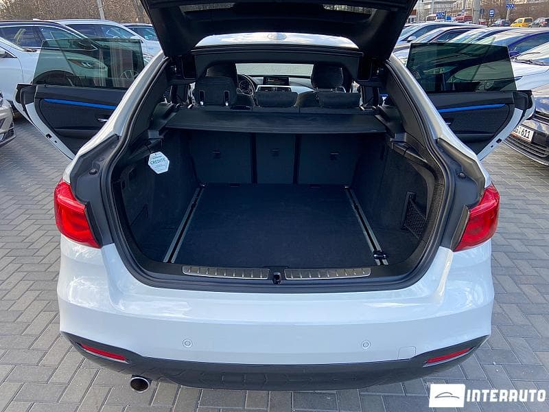 2017 BMW 320 GT — Miniatură 5