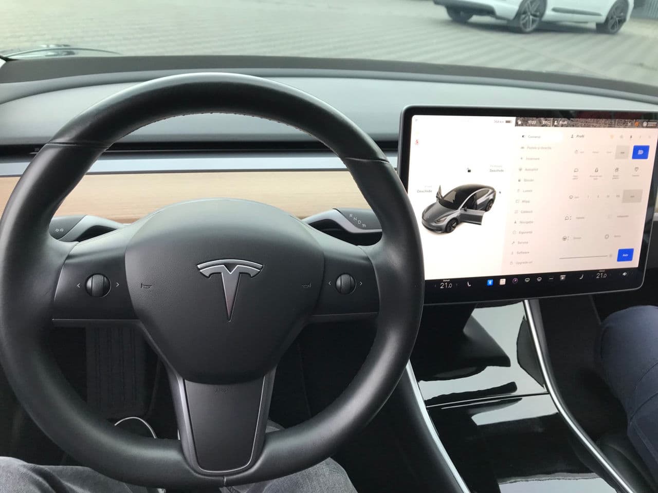 Tesla Model 3 2018 — Миниатюра 11